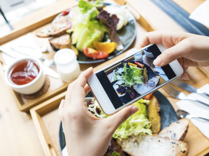 Más allá de la decoración y la gastronomía: 5 claves para que tu restaurante triunfe en redes sociales