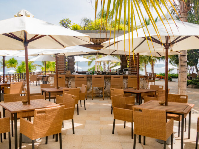 Recomendaciones para afrontar la reapertura de bares y restaurantes: clientes y hosteleros.